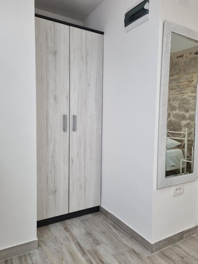 Studio Apartment Rosalie Спліт Екстер'єр фото