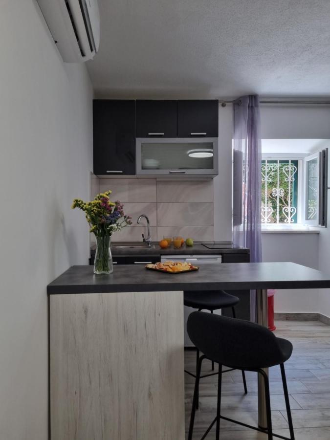 Studio Apartment Rosalie Спліт Екстер'єр фото