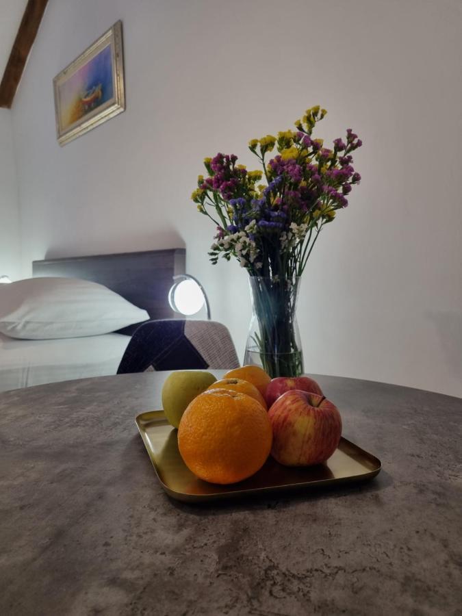 Studio Apartment Rosalie Спліт Екстер'єр фото