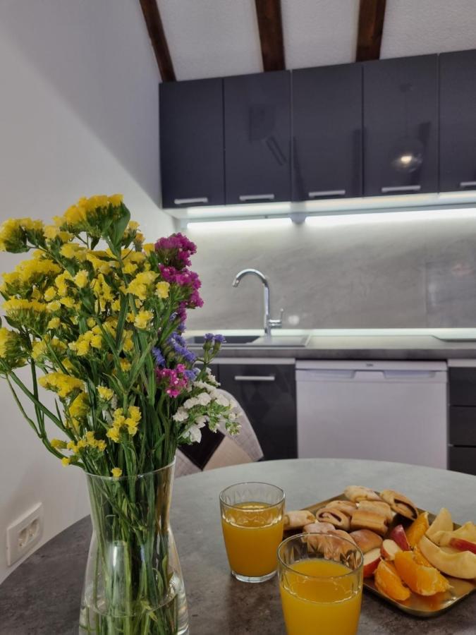 Studio Apartment Rosalie Спліт Екстер'єр фото